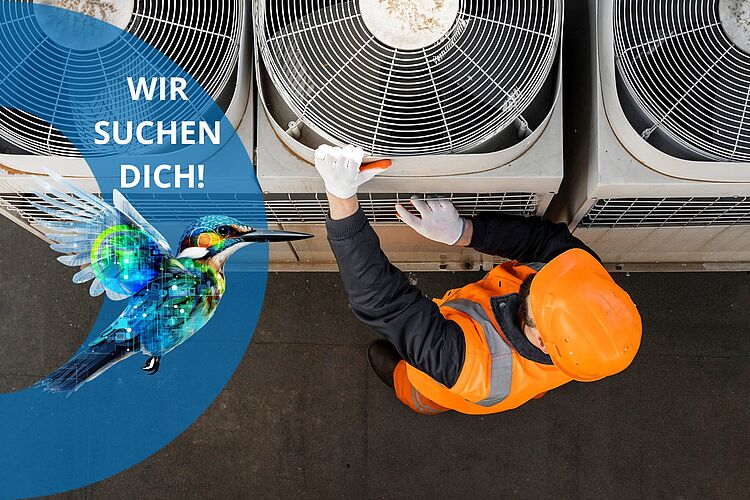 Ein Mitarbeiter arbeitet an den Klima-Außengeräten