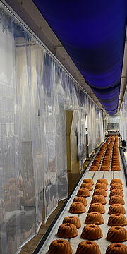 Germ- free air injection using PDc technology A photo of multiple cakes on an assembly line