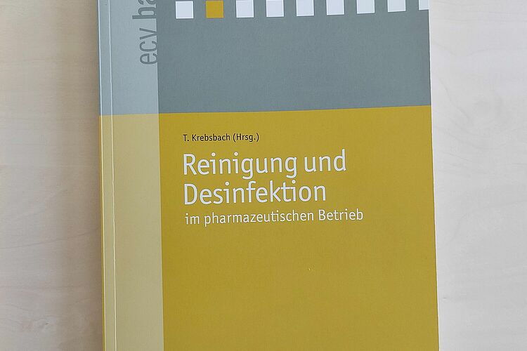 Fachbuch 'Reinigung und Desinfektion im pharmazeutischen Bereich'