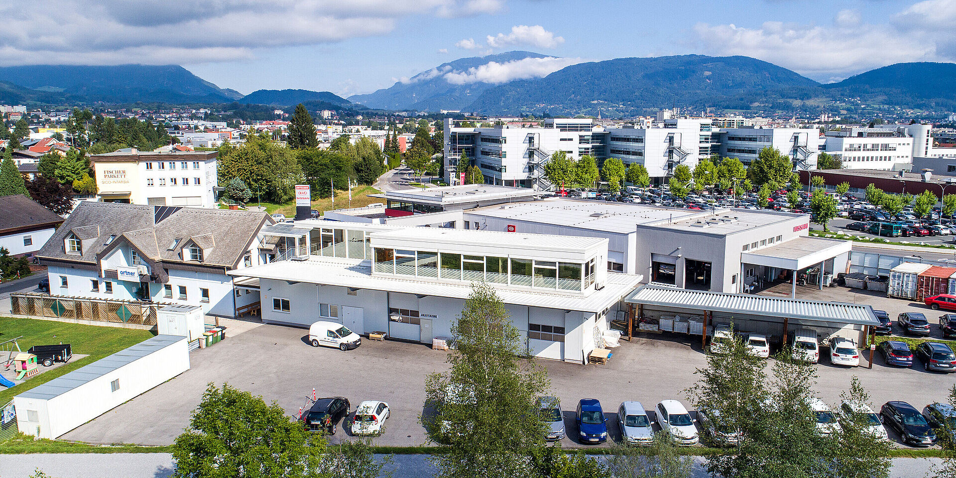 Aufnahme des Hauptsitzes in Villach aus der Luft.